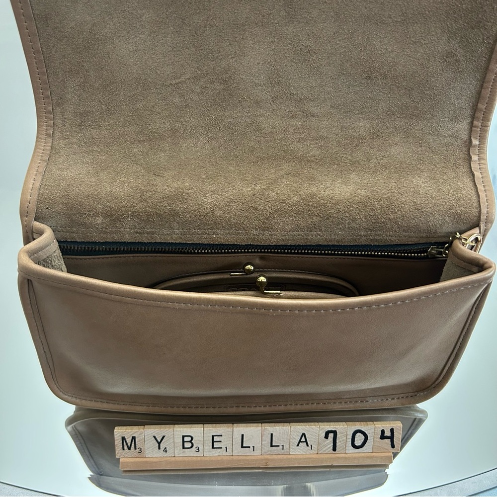NYC RARE Coach Vintage Classic 
Clutch 9720 PUTTY